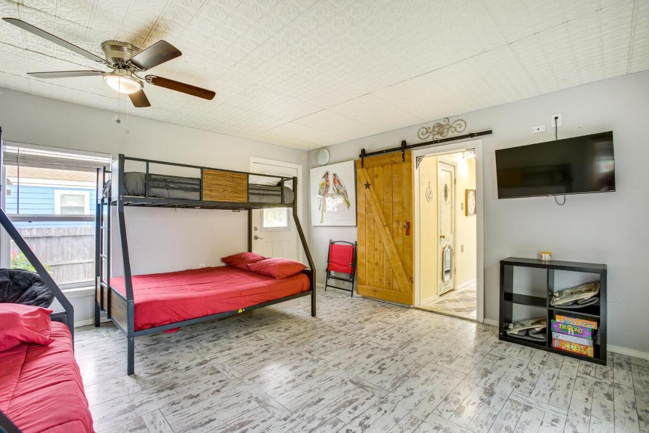 Galveston Cottage About 1 Mi To Beach Pet Friendly! Экстерьер фото