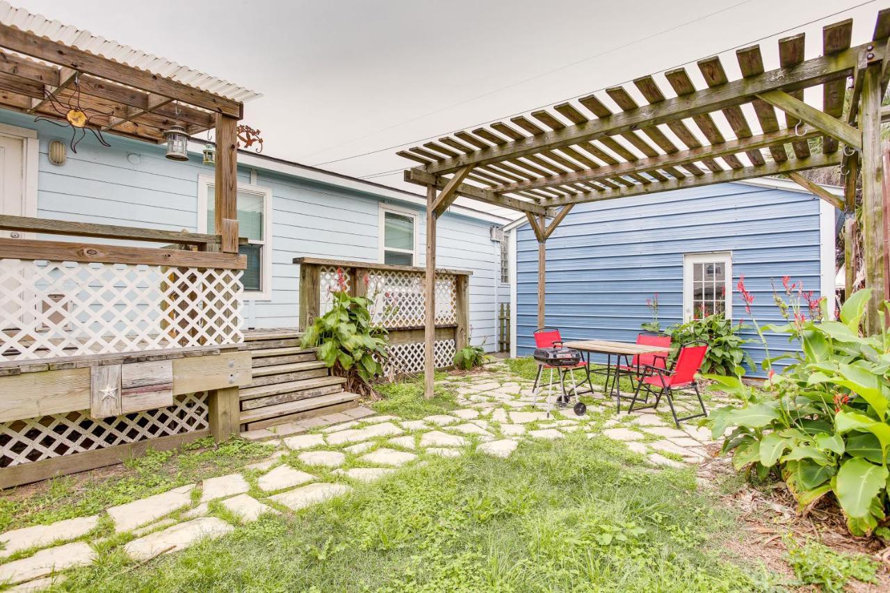 Galveston Cottage About 1 Mi To Beach Pet Friendly! Экстерьер фото